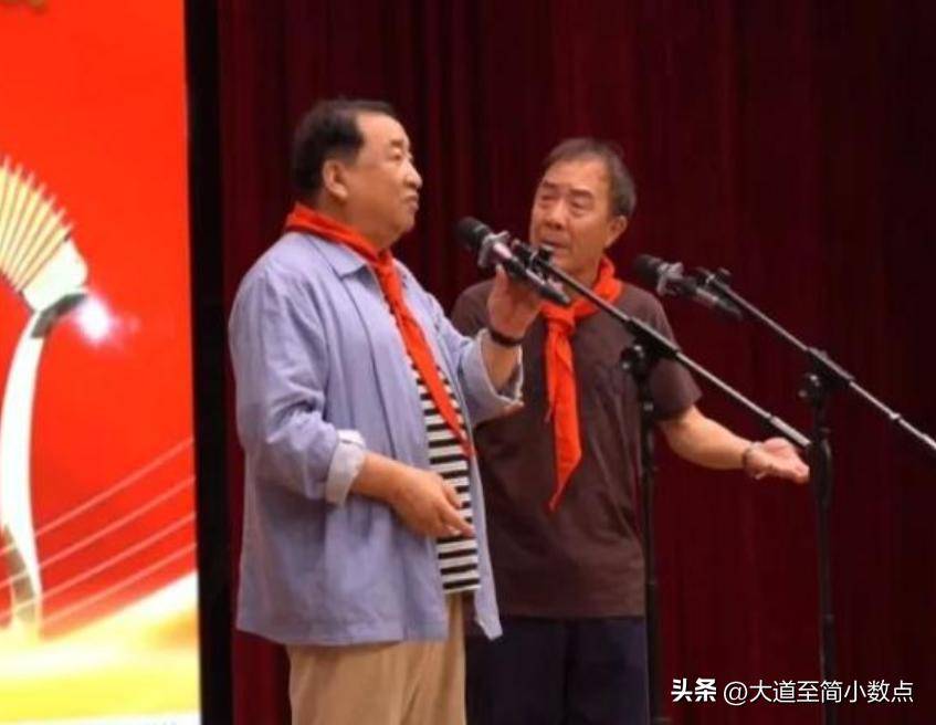 日子聚会搂抱美女举止亲密桌上茅台抢镜麻将胡了2游戏入口74岁姜昆现身小