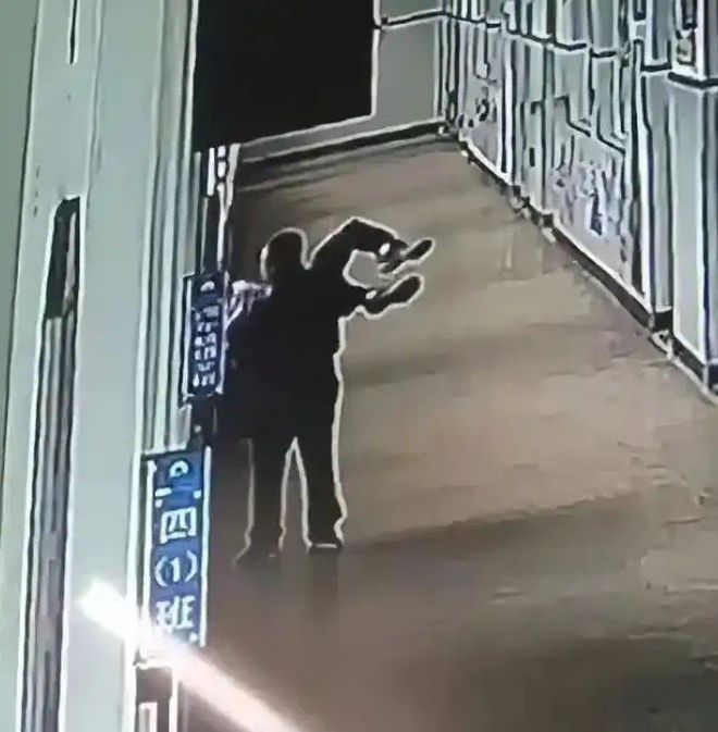 事件后续:父母把事做绝熊孩子付出代价PG麻将胡了2报应不爽!瑞安呲水老师(图4) 事件后续:父母把事做绝熊孩子付出代价PG麻将胡了2报应不爽!瑞安呲水老师(图4)