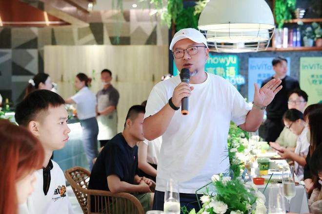 主题品鉴会“秀玉我从小吃到大”见证品牌与食客的温情共生麻将胡了2模拟器试玩“Show味·熟人餐桌”三十周年(图2)